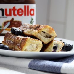 Blaubeer Nutella Toast-Röllchen​